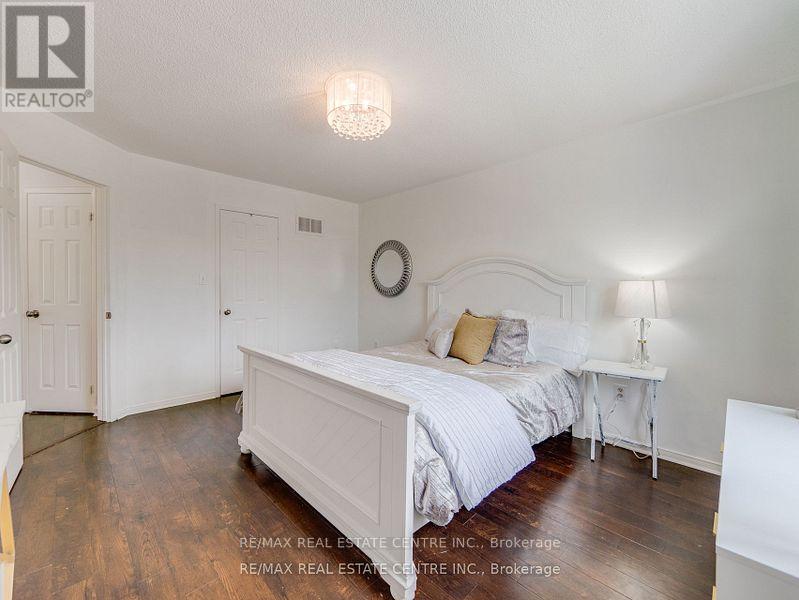 1306 Sandpiper Road, Oakville, Ontario  L6M 3V7 - Photo 24 - W12350647