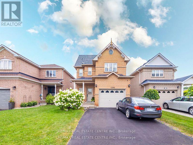 1306 Sandpiper Road, Oakville, Ontario  L6M 3V7 - Photo 4 - W12350647