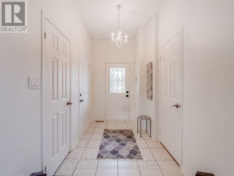 1306 Sandpiper Road, Oakville, Ontario  L6M 3V7 - Photo 5 - W12350647