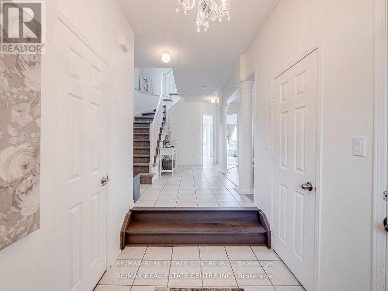 1306 Sandpiper Road, Oakville, Ontario  L6M 3V7 - Photo 6 - W12350647
