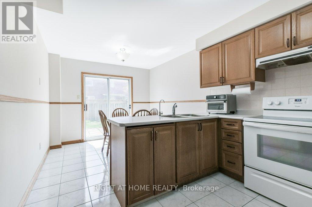 195 Howard Crescent, Orangeville, Ontario  L9W 4W5 - Photo 10 - W12350651