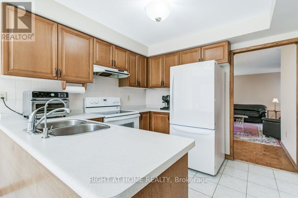 195 Howard Crescent, Orangeville, Ontario  L9W 4W5 - Photo 12 - W12350651
