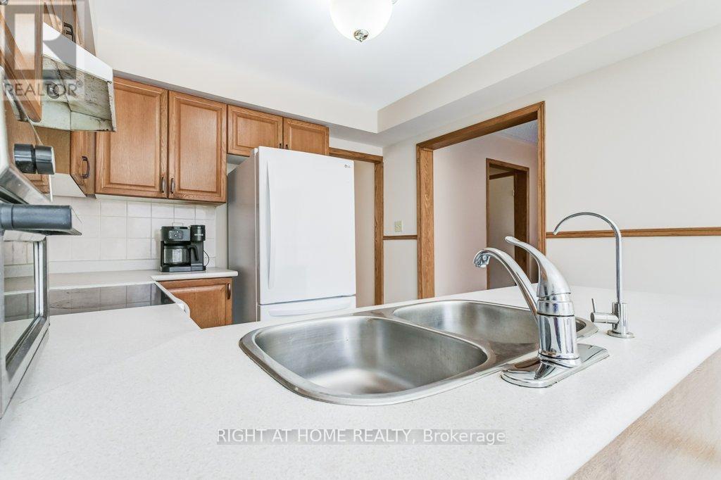 195 Howard Crescent, Orangeville, Ontario  L9W 4W5 - Photo 13 - W12350651
