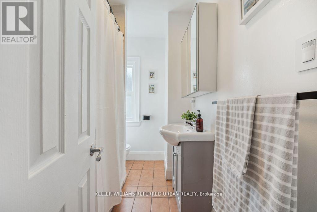 Main - 23 White Avenue, Toronto, Ontario  M6N 1S7 - Photo 17 - W12350667