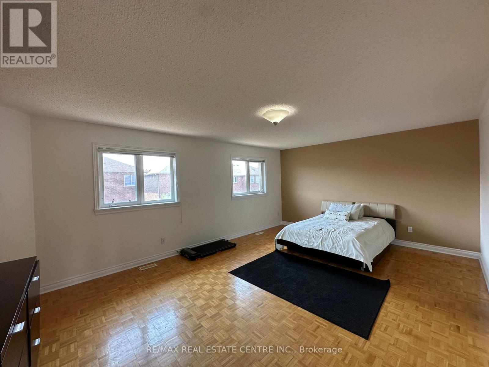 5080 Fallingbrook Drive, Mississauga, Ontario  L5V 1S7 - Photo 12 - W12350696