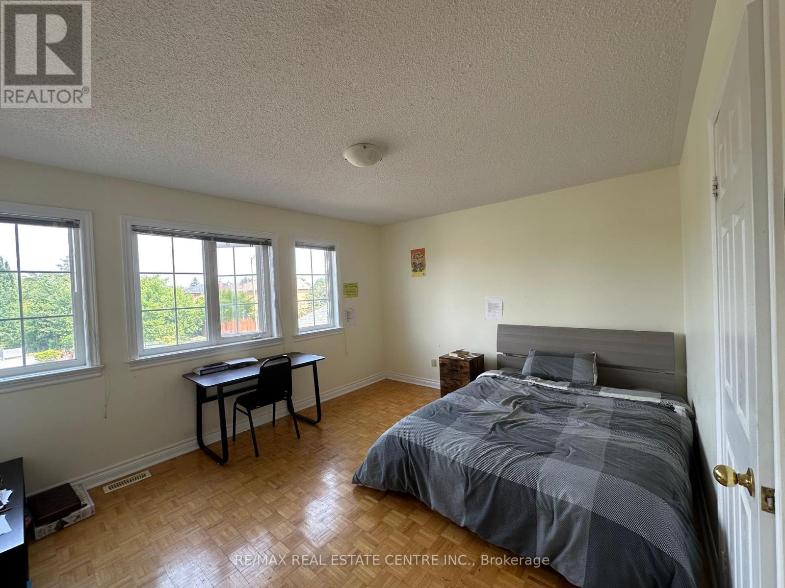 5080 Fallingbrook Drive, Mississauga, Ontario  L5V 1S7 - Photo 14 - W12350696