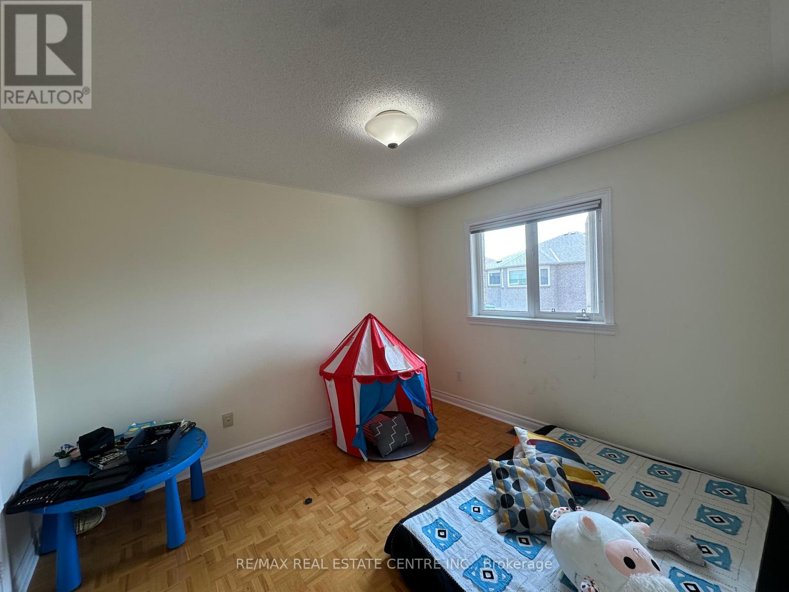 5080 Fallingbrook Drive, Mississauga, Ontario  L5V 1S7 - Photo 17 - W12350696