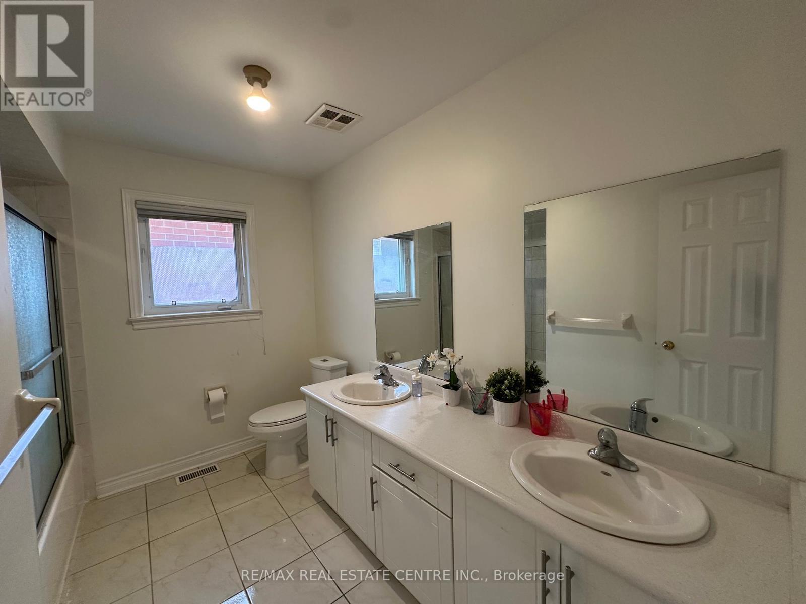5080 Fallingbrook Drive, Mississauga, Ontario  L5V 1S7 - Photo 18 - W12350696