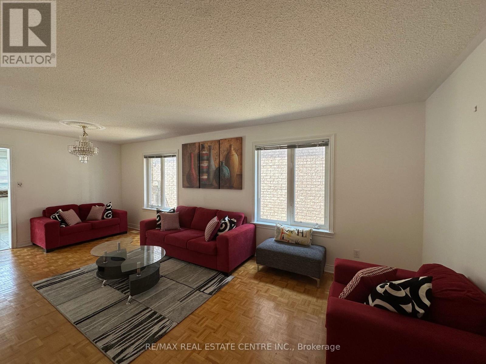 5080 Fallingbrook Drive, Mississauga, Ontario  L5V 1S7 - Photo 5 - W12350696