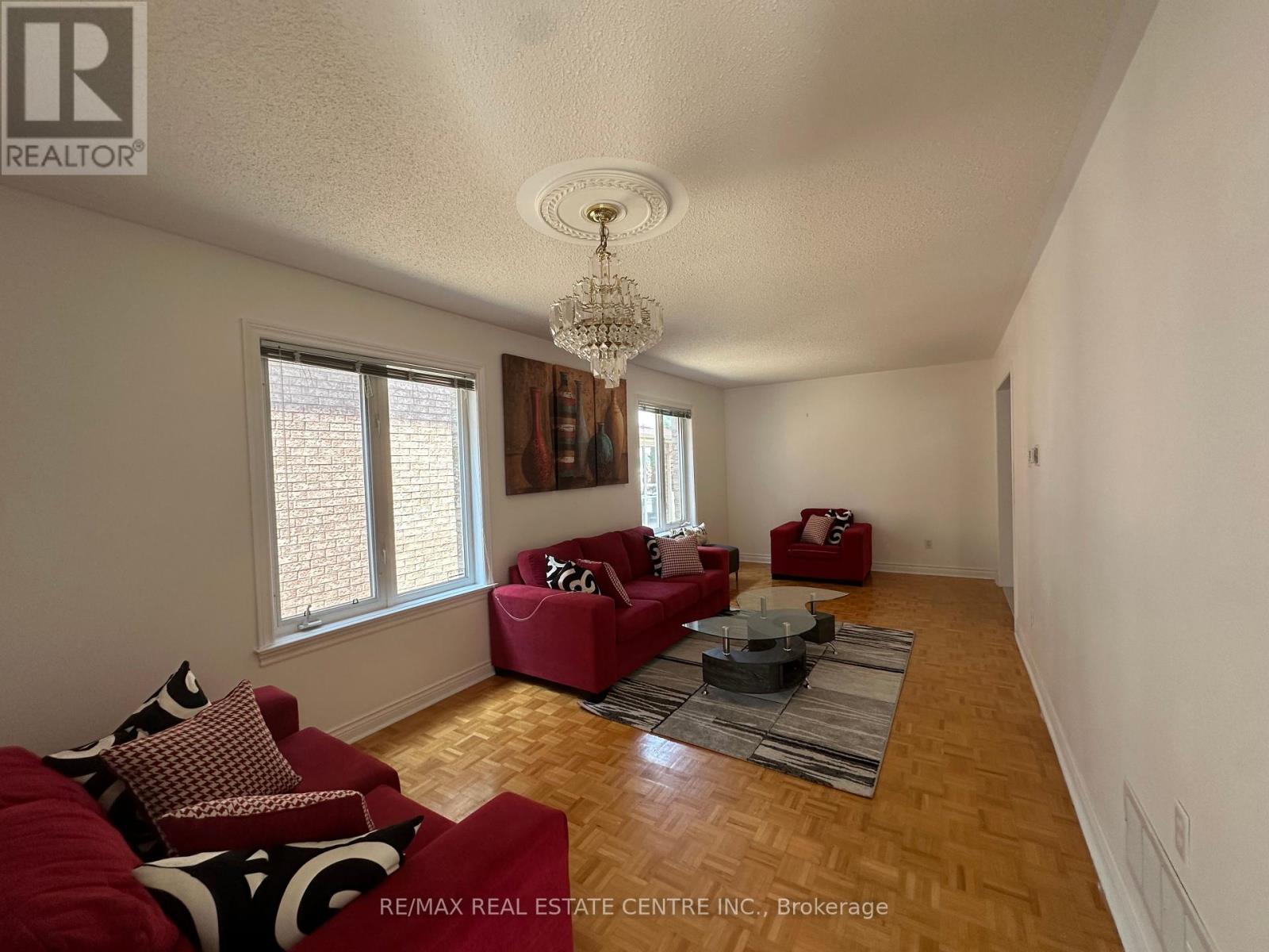 5080 Fallingbrook Drive, Mississauga, Ontario  L5V 1S7 - Photo 6 - W12350696