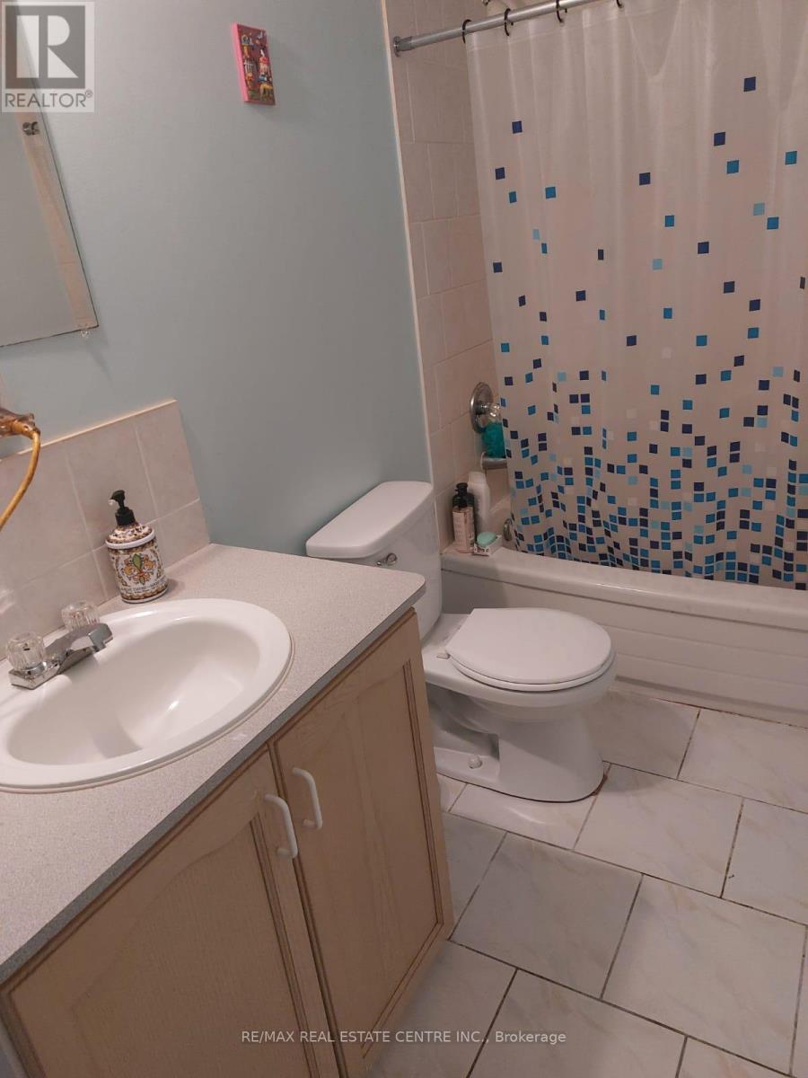 6672 Lisgar Drive, Mississauga, Ontario  L5N 6V9 - Photo 35 - W12350714