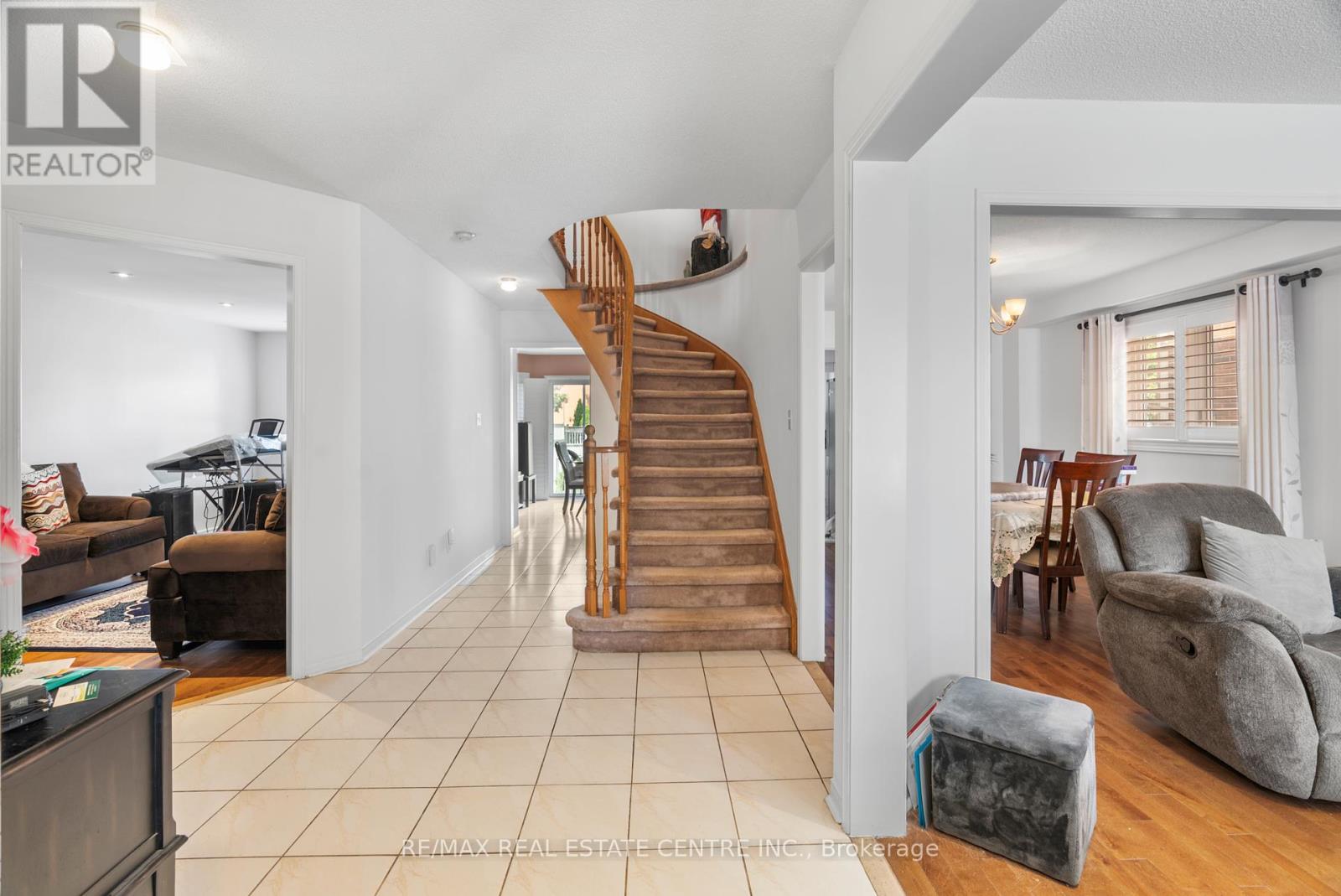 6672 Lisgar Drive, Mississauga, Ontario  L5N 6V9 - Photo 8 - W12350714