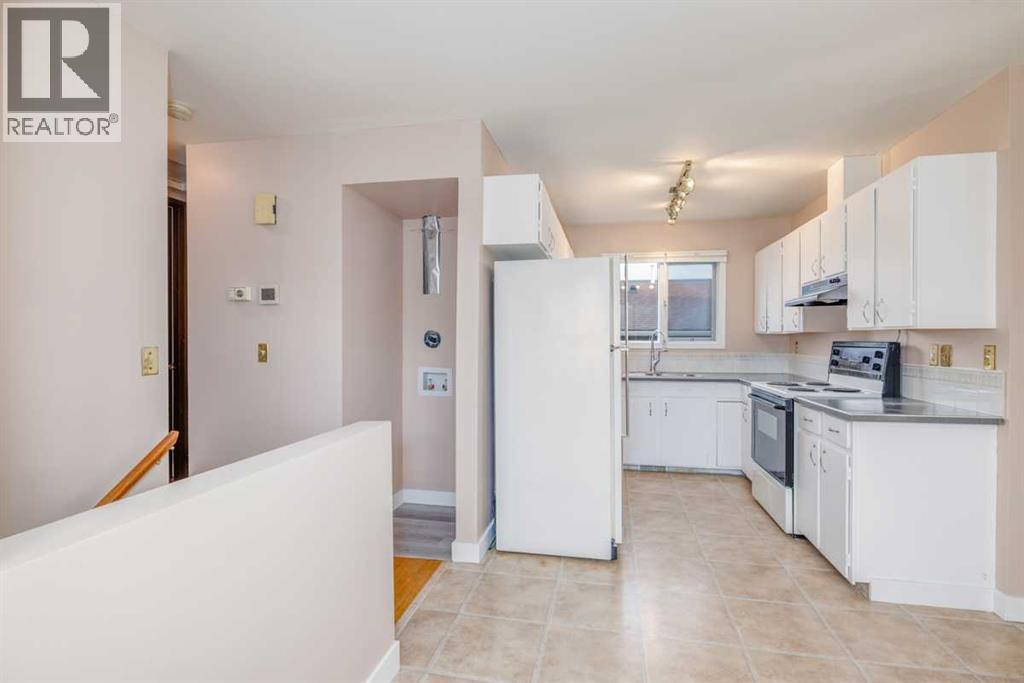 76 Doverglen Crescent Se, Calgary, Alberta  T2B 2P6 - Photo 9 - A2248814