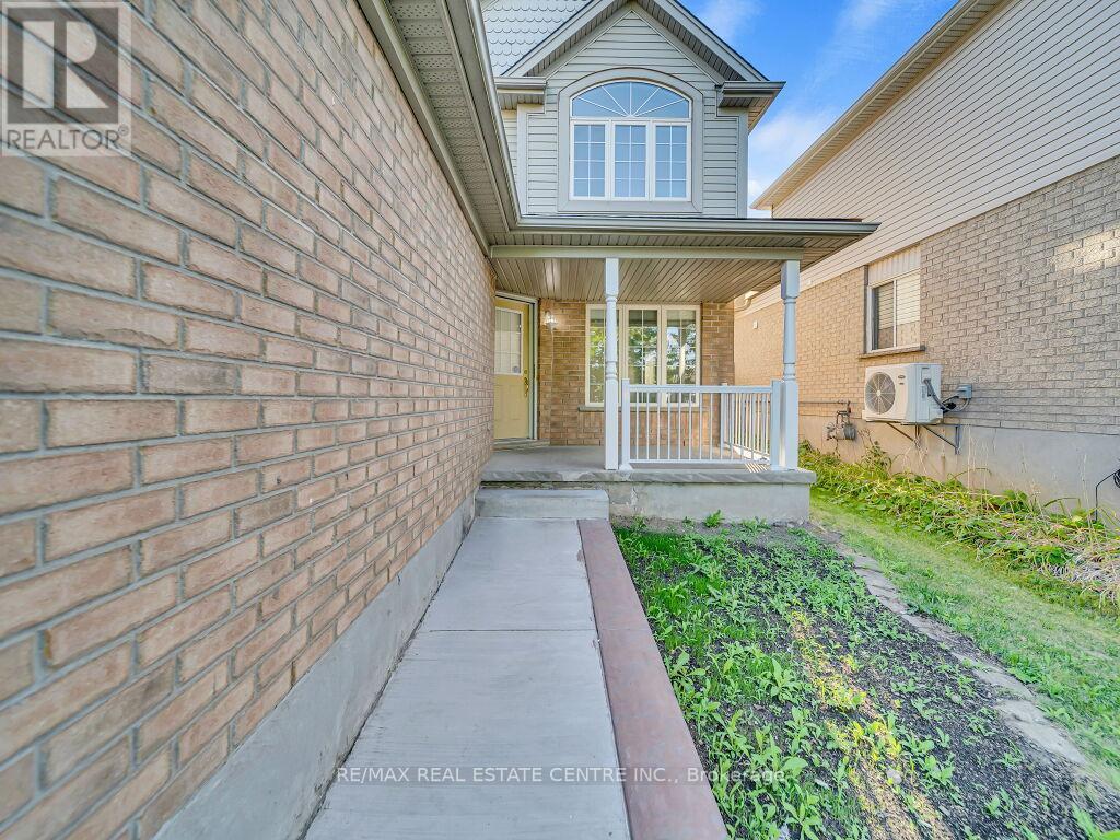 Property at 40 HOUGHTON STREET image 3