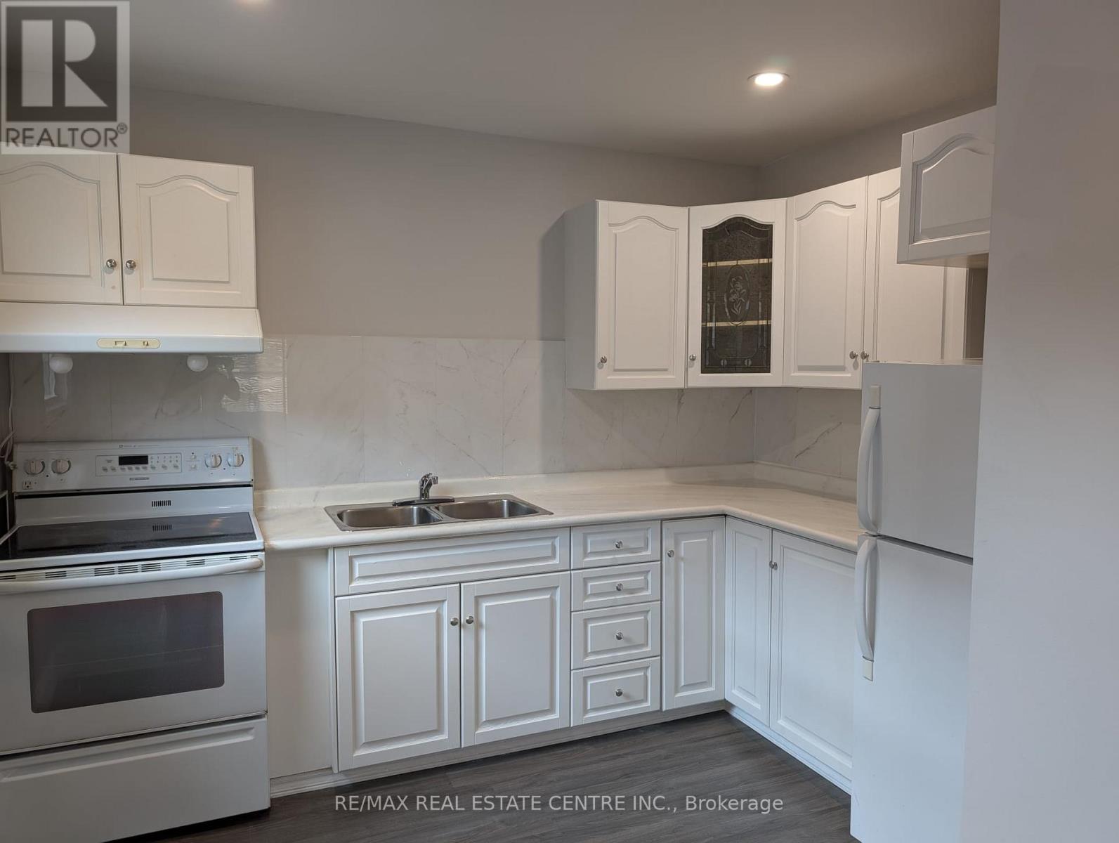 5145 Kitchener Street, Niagara Falls (Clifton Hill), Ontario  L2G 1B1 - Photo 14 - X12350779