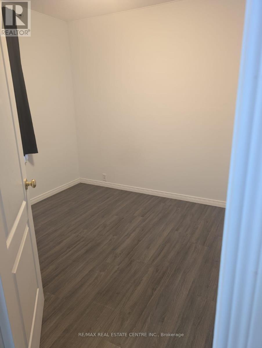5145 Kitchener Street, Niagara Falls (Clifton Hill), Ontario  L2G 1B1 - Photo 15 - X12350779