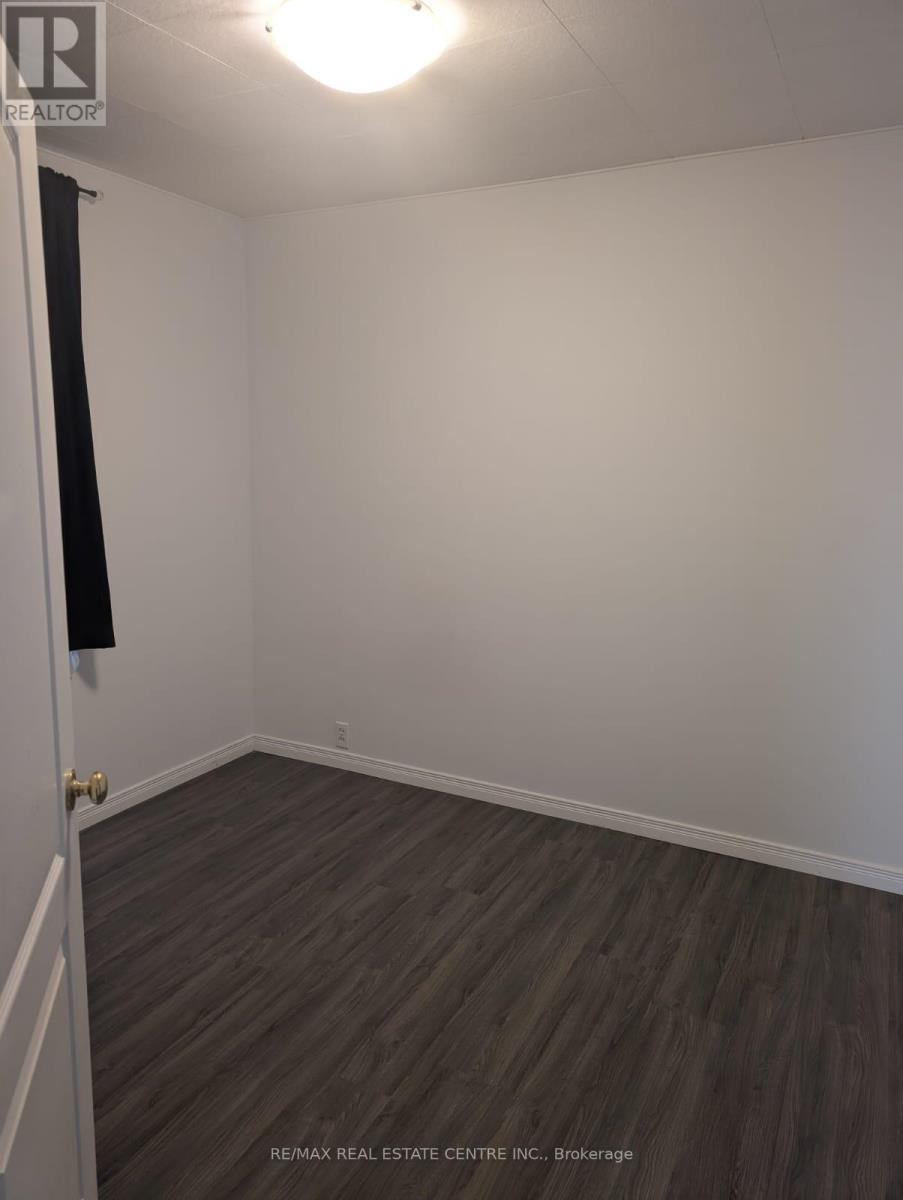 5145 Kitchener Street, Niagara Falls (Clifton Hill), Ontario  L2G 1B1 - Photo 18 - X12350779