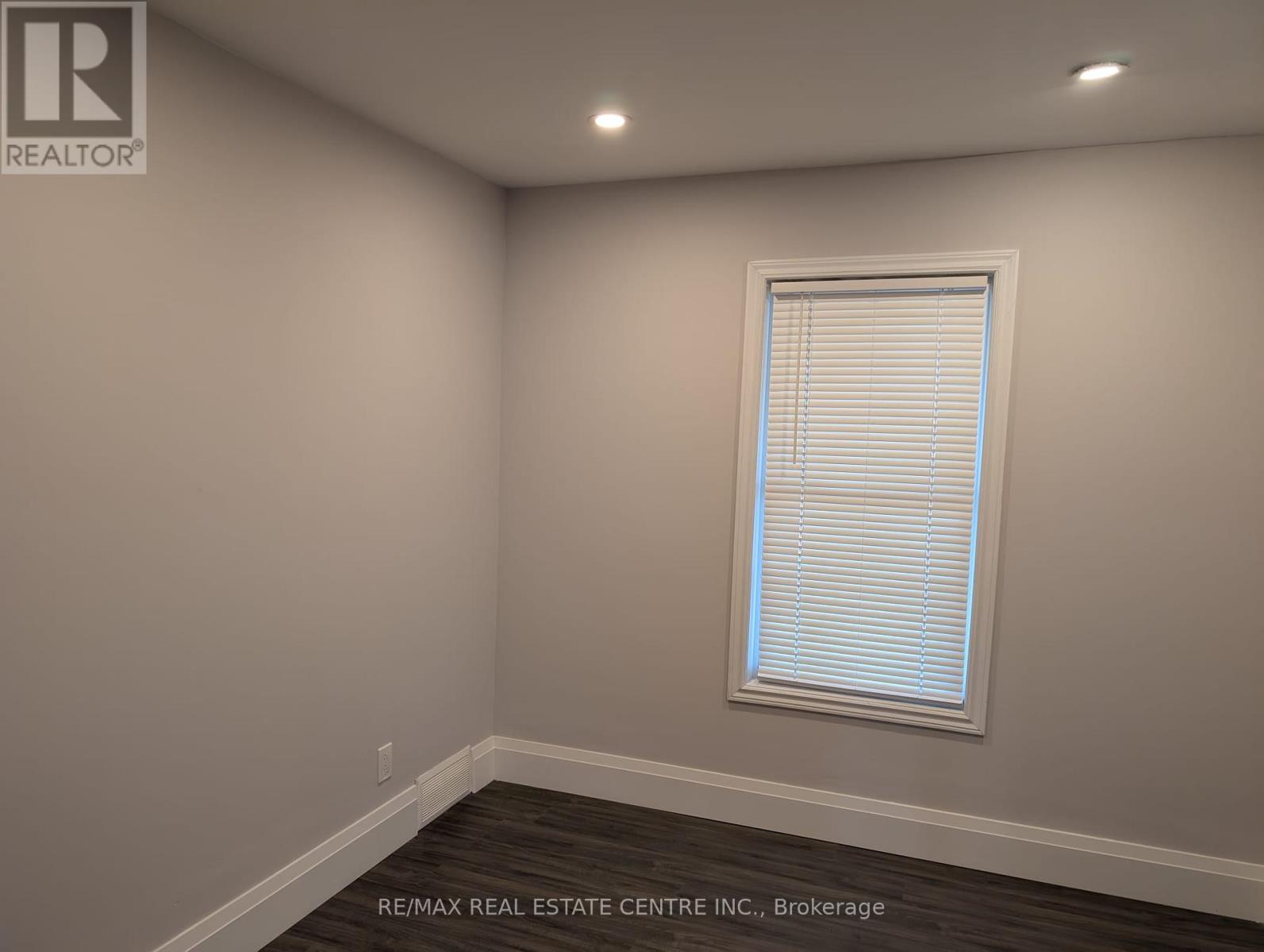 5145 Kitchener Street, Niagara Falls (Clifton Hill), Ontario  L2G 1B1 - Photo 3 - X12350779