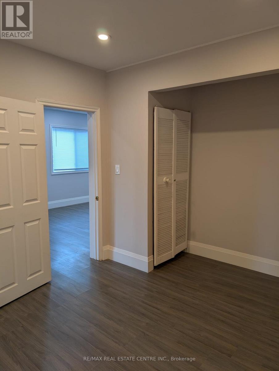 5145 Kitchener Street, Niagara Falls (Clifton Hill), Ontario  L2G 1B1 - Photo 4 - X12350779