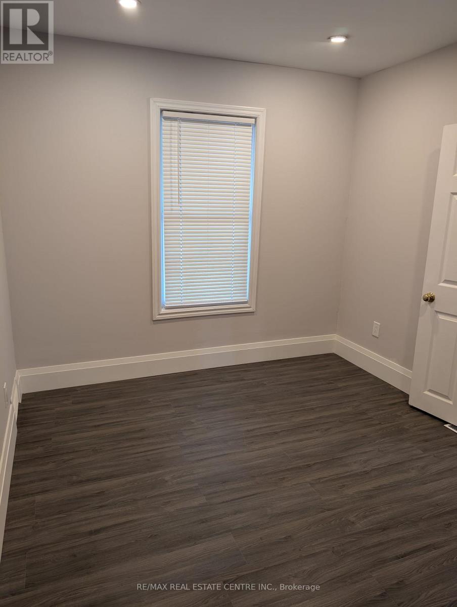 5145 Kitchener Street, Niagara Falls (Clifton Hill), Ontario  L2G 1B1 - Photo 5 - X12350779