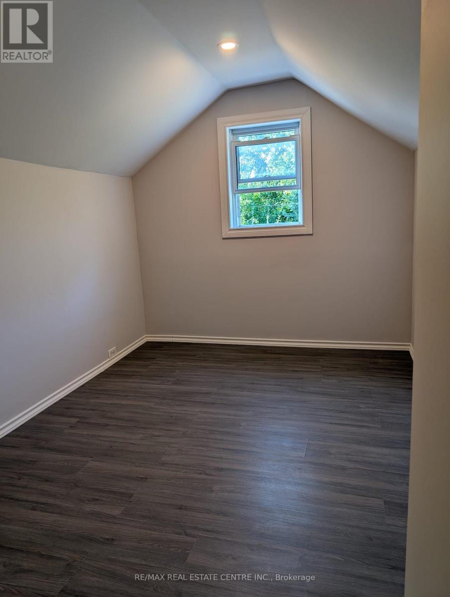 5145 Kitchener Street, Niagara Falls (Clifton Hill), Ontario  L2G 1B1 - Photo 6 - X12350779