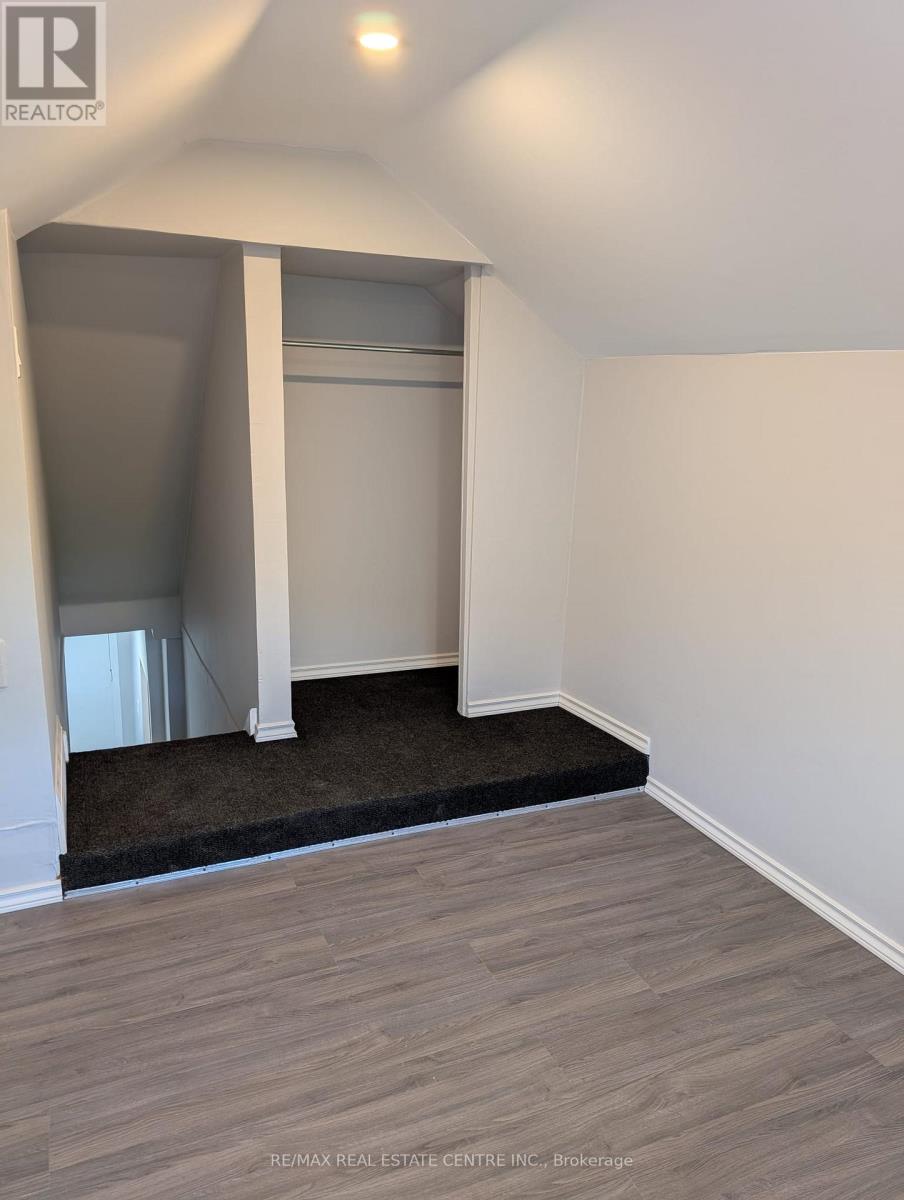 5145 Kitchener Street, Niagara Falls (Clifton Hill), Ontario  L2G 1B1 - Photo 7 - X12350779