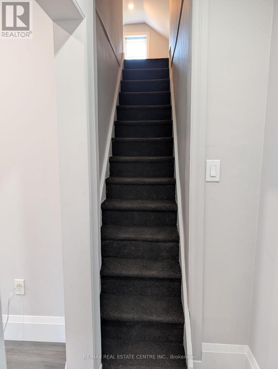 5145 Kitchener Street, Niagara Falls (Clifton Hill), Ontario  L2G 1B1 - Photo 8 - X12350779
