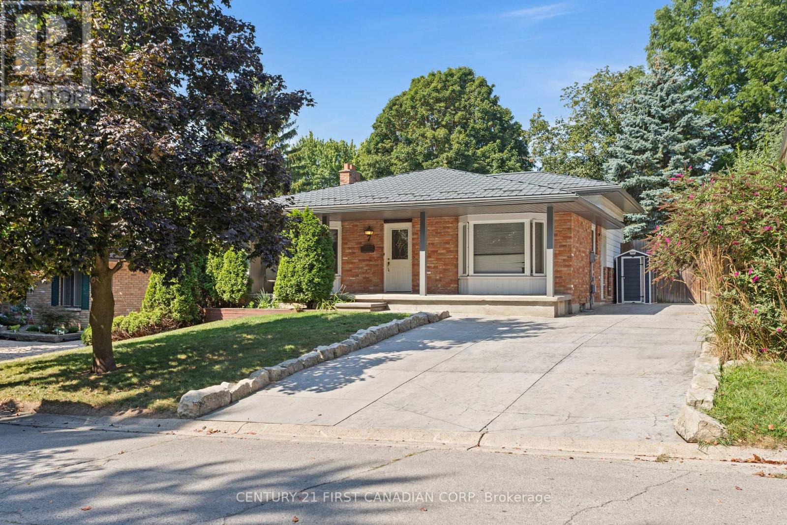 7 Rollscourt Gardens, London North, Ontario  N6G 1L9 - Photo 1 - X12350888