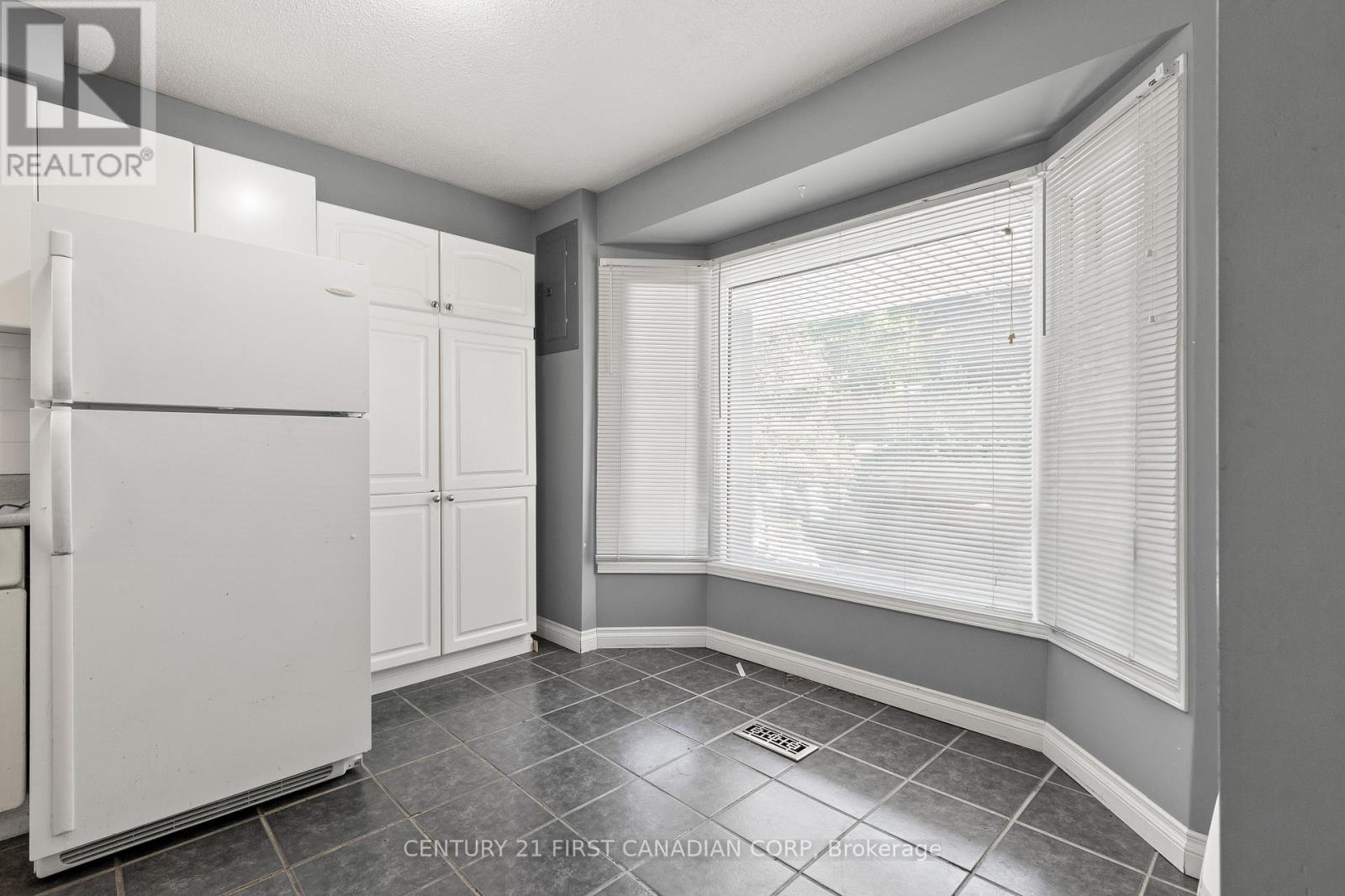 7 Rollscourt Gardens, London North, Ontario  N6G 1L9 - Photo 13 - X12350888