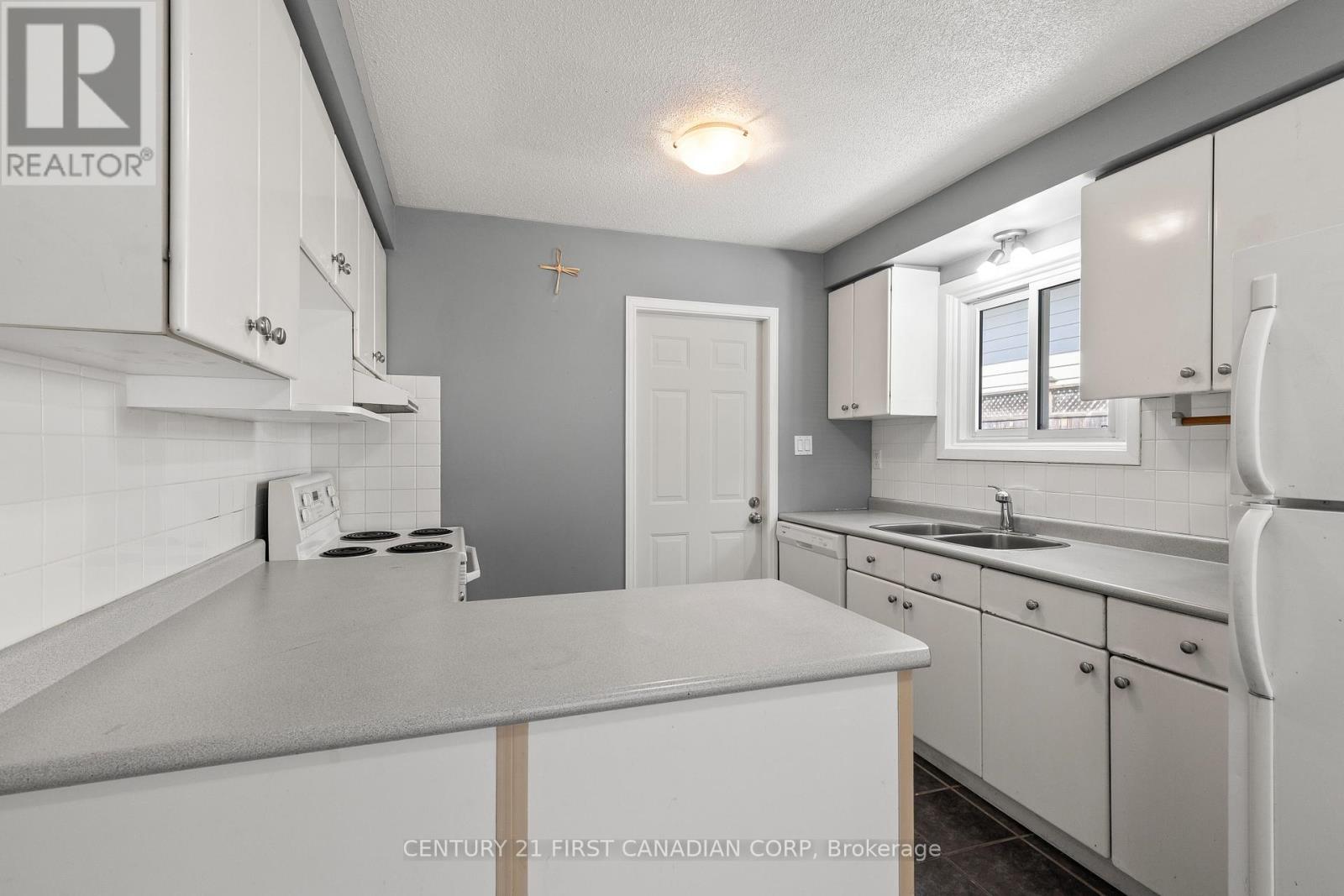 7 Rollscourt Gardens, London North, Ontario  N6G 1L9 - Photo 14 - X12350888