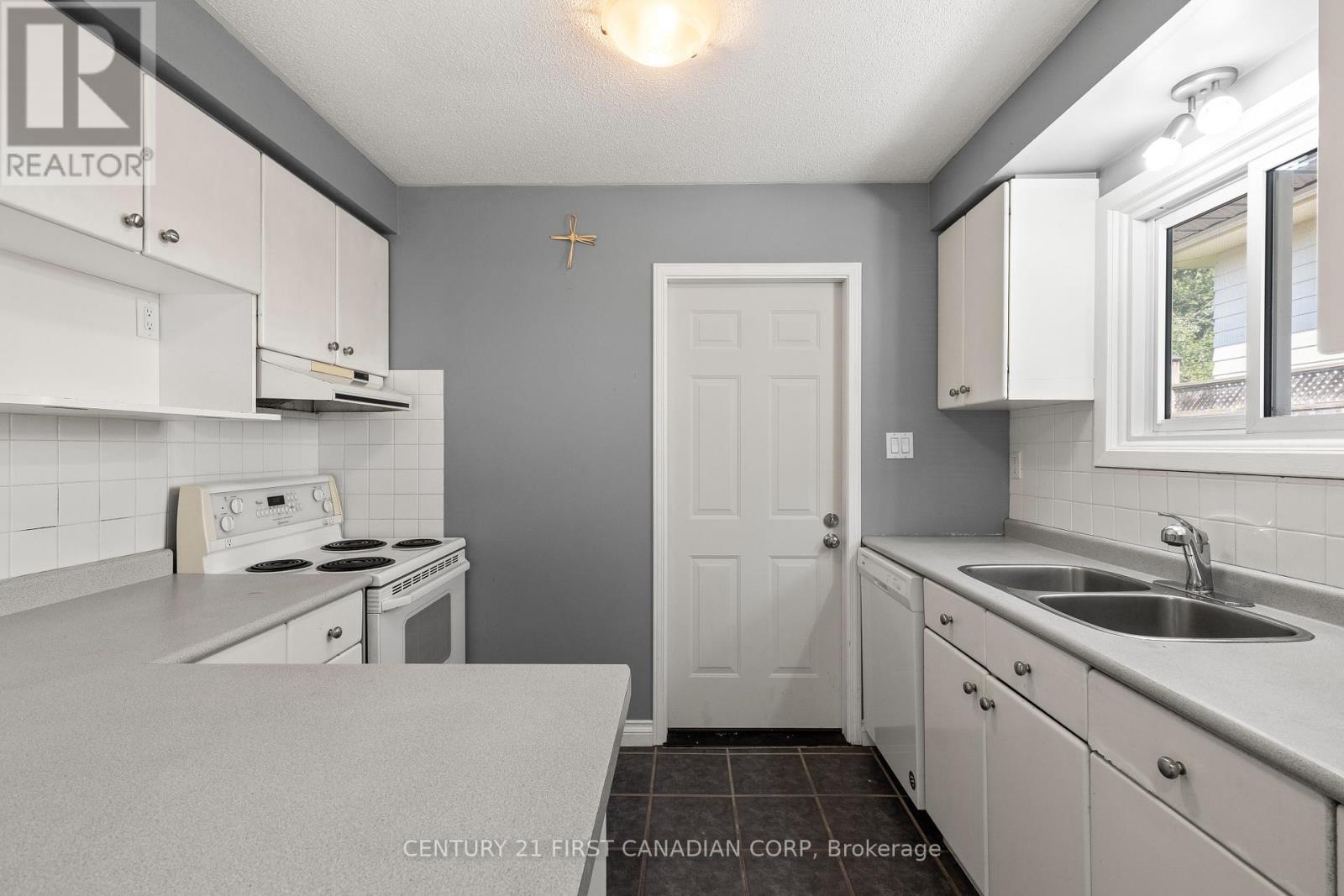 7 Rollscourt Gardens, London North, Ontario  N6G 1L9 - Photo 15 - X12350888