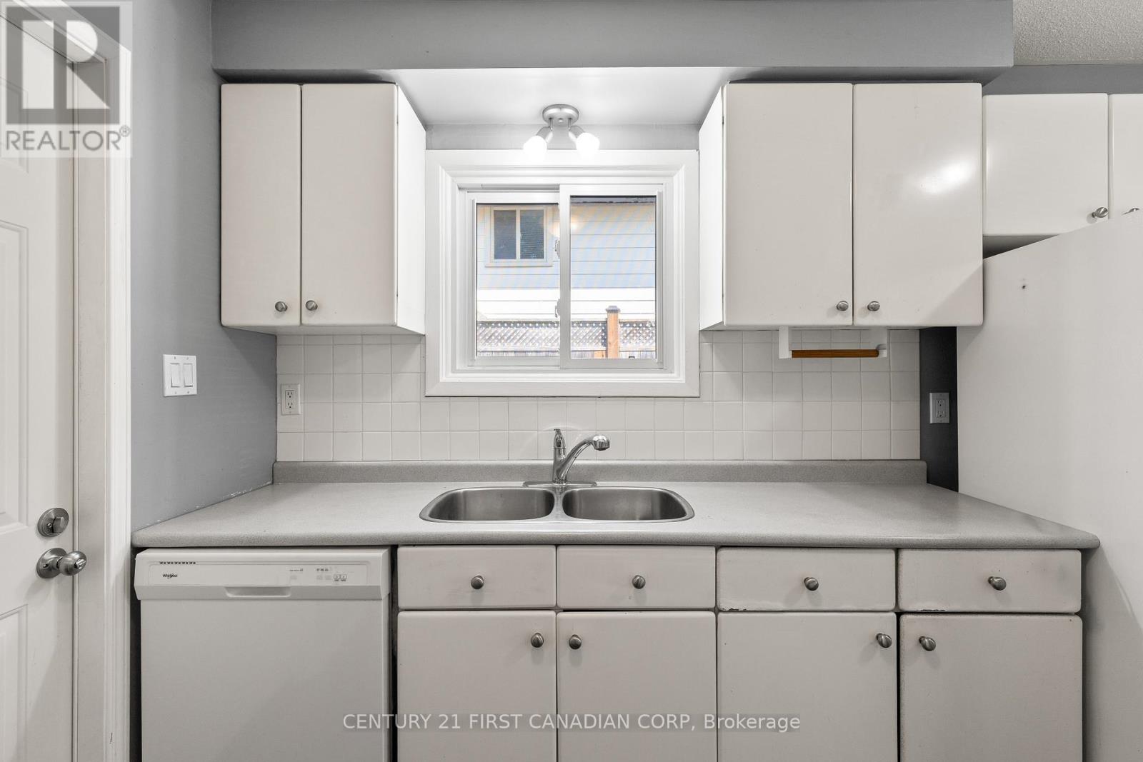 7 Rollscourt Gardens, London North, Ontario  N6G 1L9 - Photo 16 - X12350888