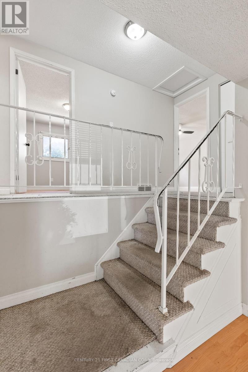 7 Rollscourt Gardens, London North, Ontario  N6G 1L9 - Photo 17 - X12350888