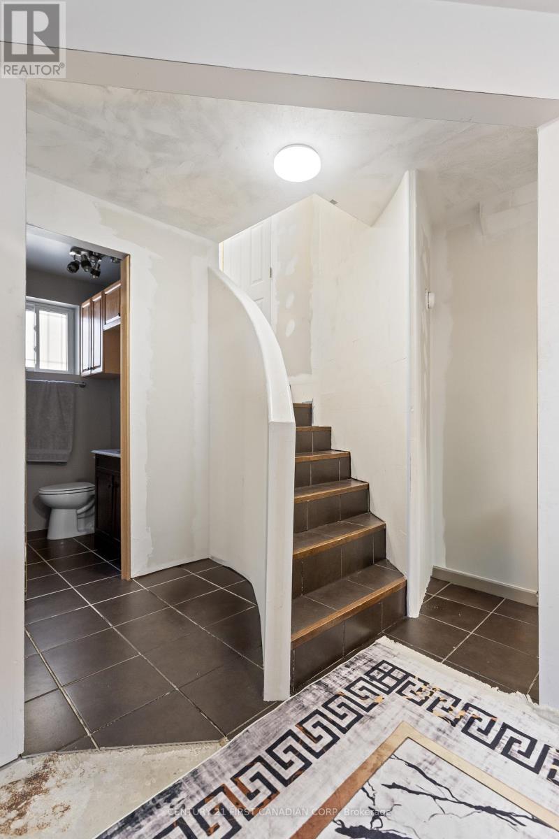 7 Rollscourt Gardens, London North, Ontario  N6G 1L9 - Photo 29 - X12350888