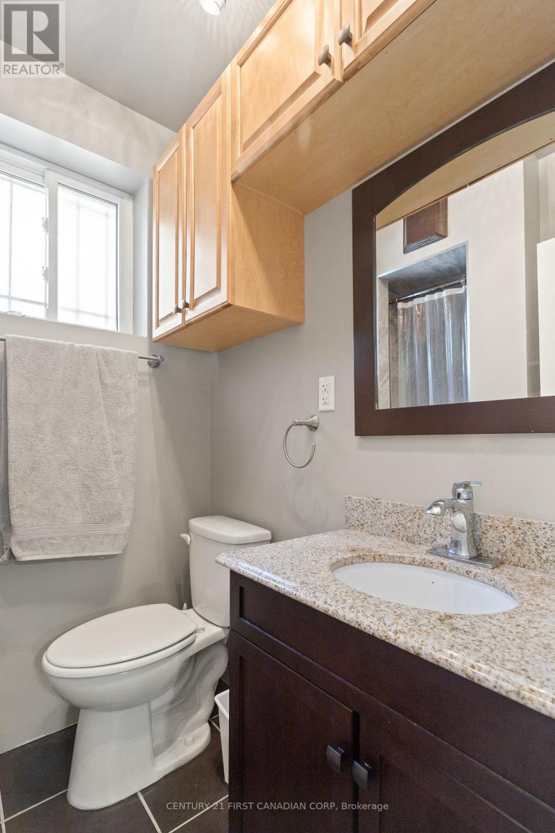 7 Rollscourt Gardens, London North, Ontario  N6G 1L9 - Photo 34 - X12350888