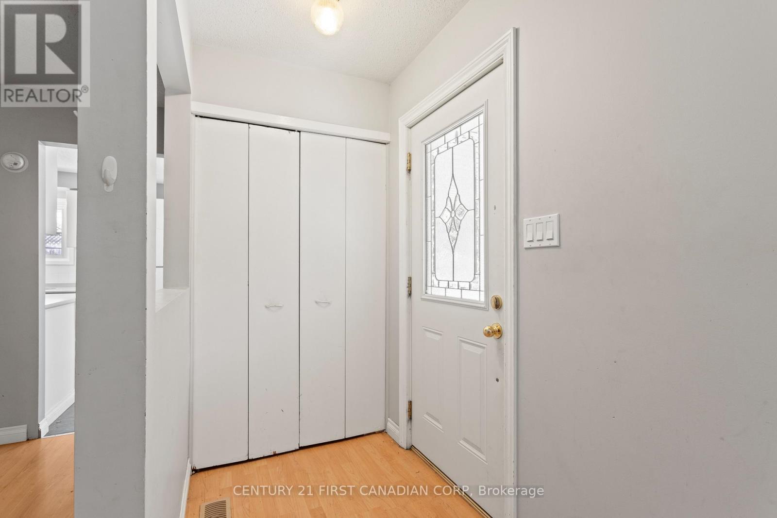7 Rollscourt Gardens, London North, Ontario  N6G 1L9 - Photo 5 - X12350888