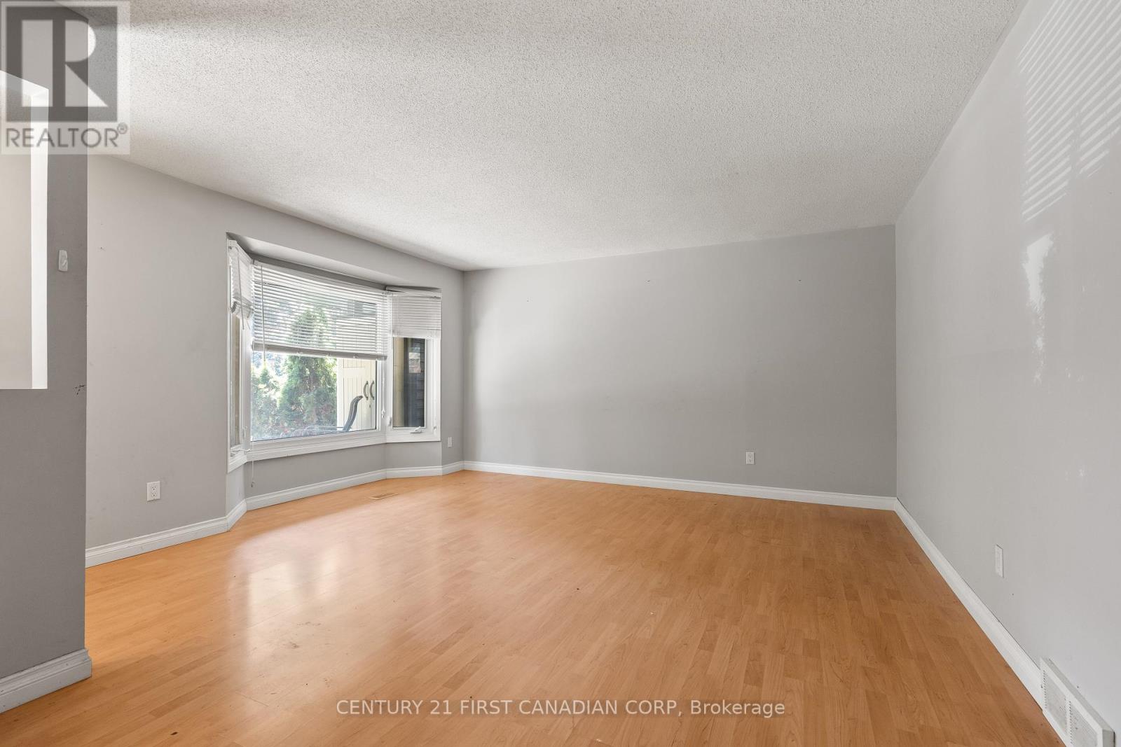 7 Rollscourt Gardens, London North, Ontario  N6G 1L9 - Photo 8 - X12350888