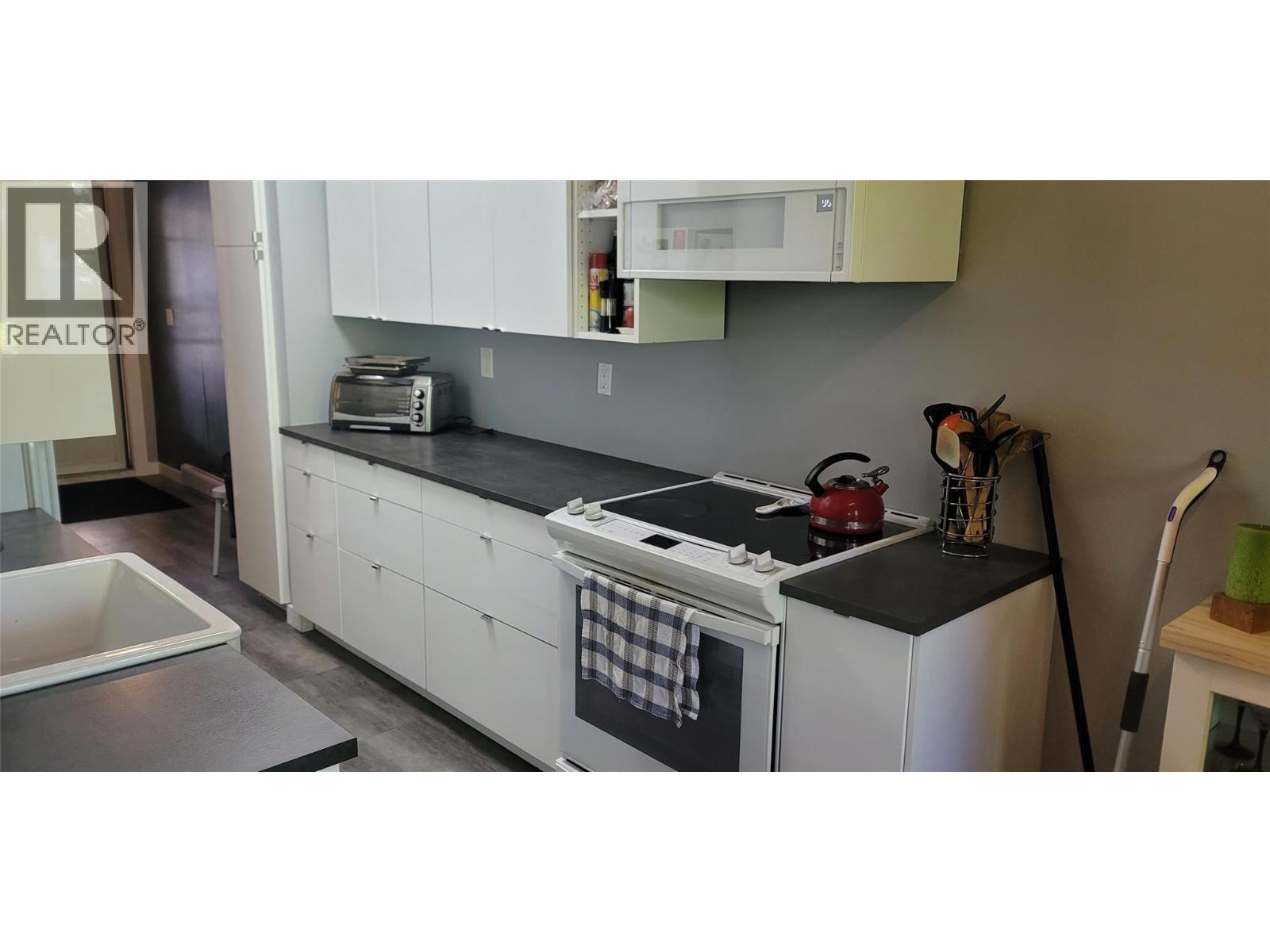 240 McIntosh Road Unit# 211 Kelowna Photo 5