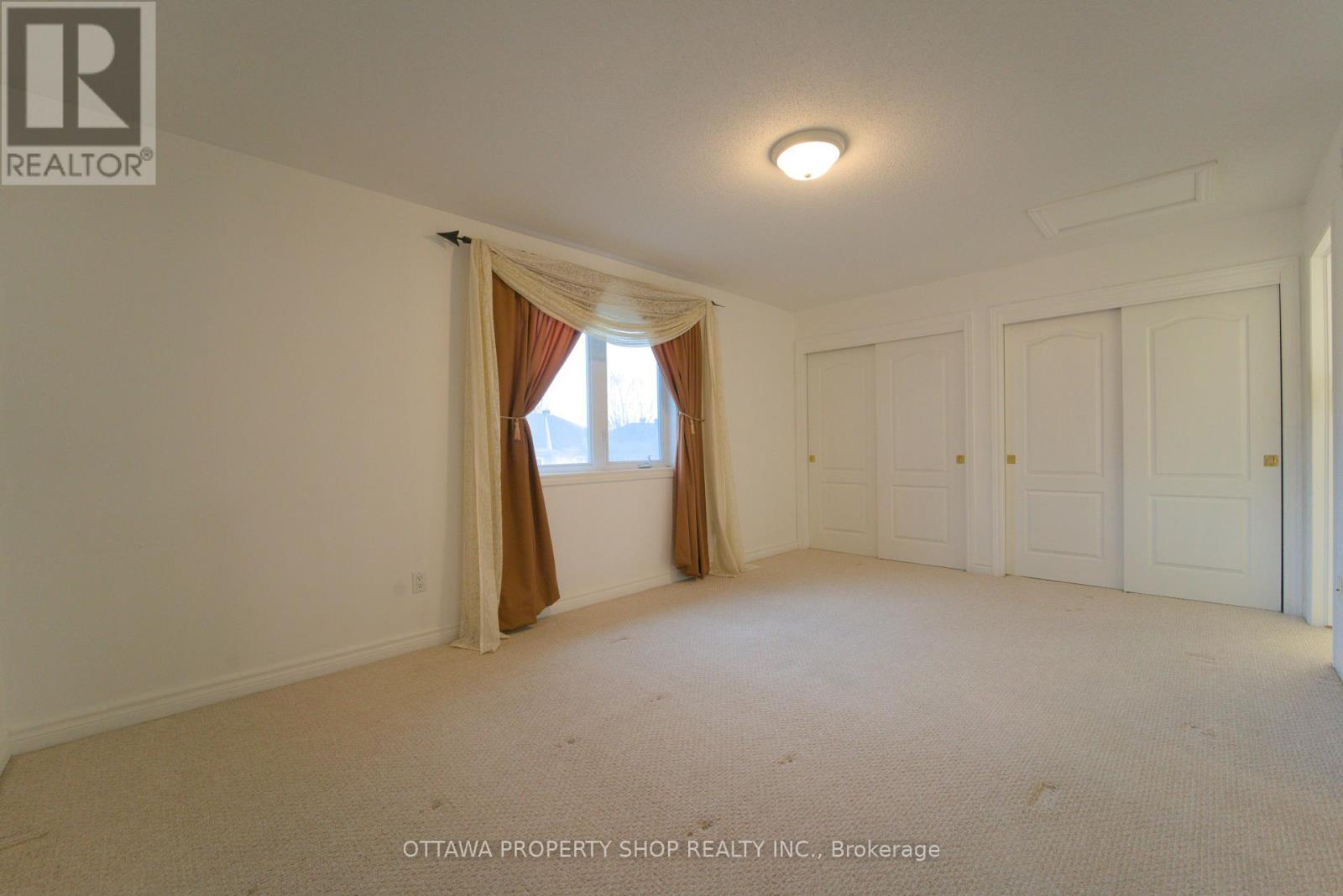 37 Cresthaven Drive, Ottawa, Ontario  K2G 6T8 - Photo 3 - X12350867