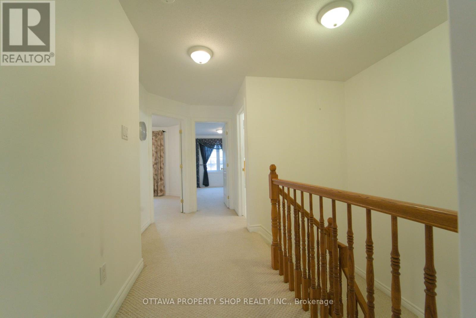 37 Cresthaven Drive, Ottawa, Ontario  K2G 6T8 - Photo 6 - X12350867