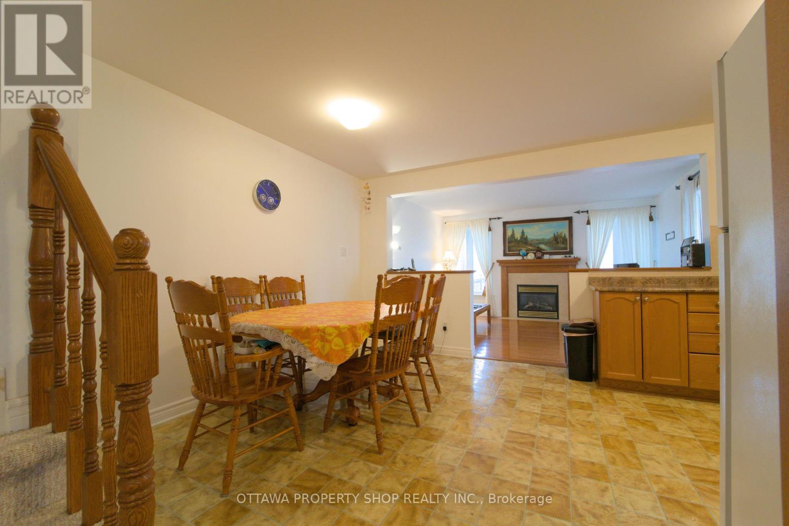 37 Cresthaven Drive, Ottawa, Ontario  K2G 6T8 - Photo 7 - X12350867