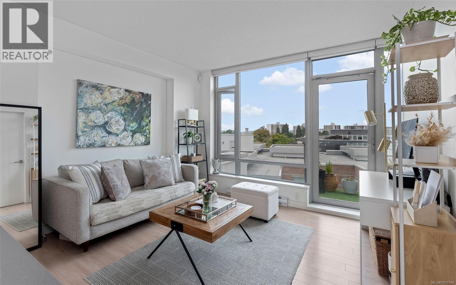 604 646 Michigan St, Victoria, British Columbia V8V 0B7 - Photo 3 - 1010740