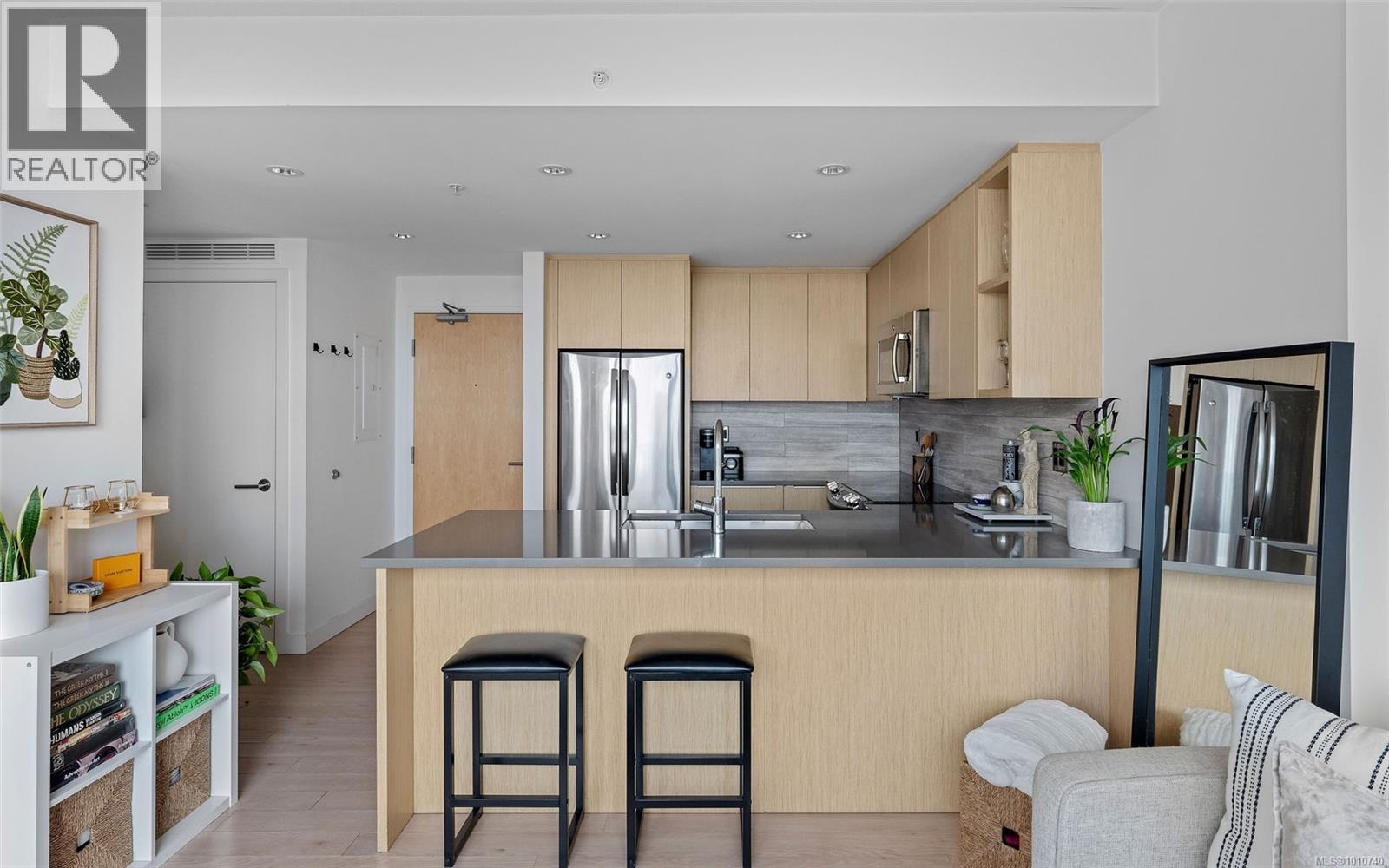 604 646 Michigan St, Victoria, British Columbia V8V 0B7 - Photo 7 - 1010740