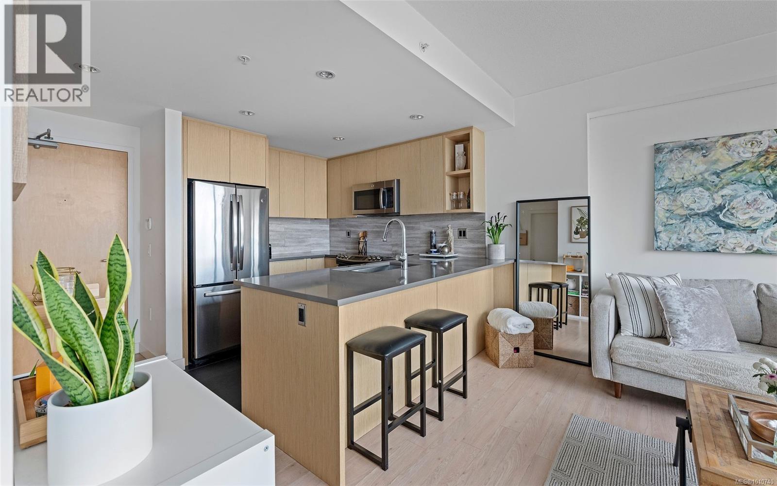 604 646 Michigan St, Victoria, British Columbia V8V 0B7 - Photo 8 - 1010740