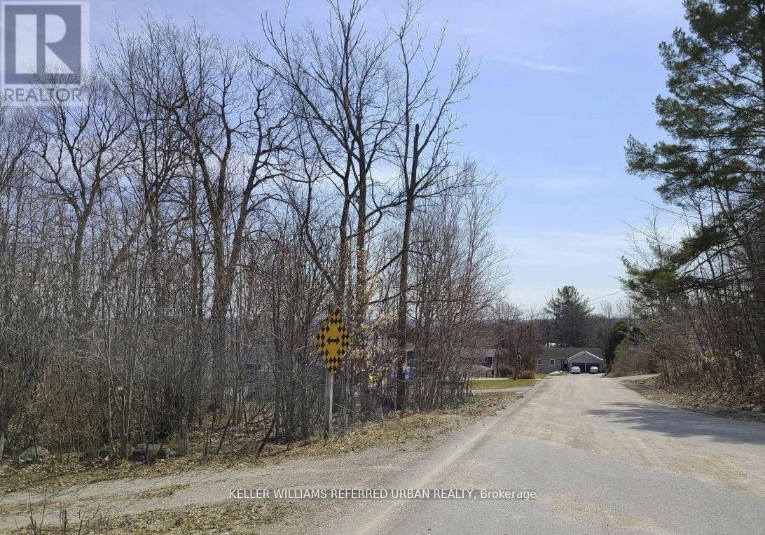 555 Barnes Avenue, Tay (Port Mcnicoll), Ontario  L0K 1R0 - Photo 4 - S12350878