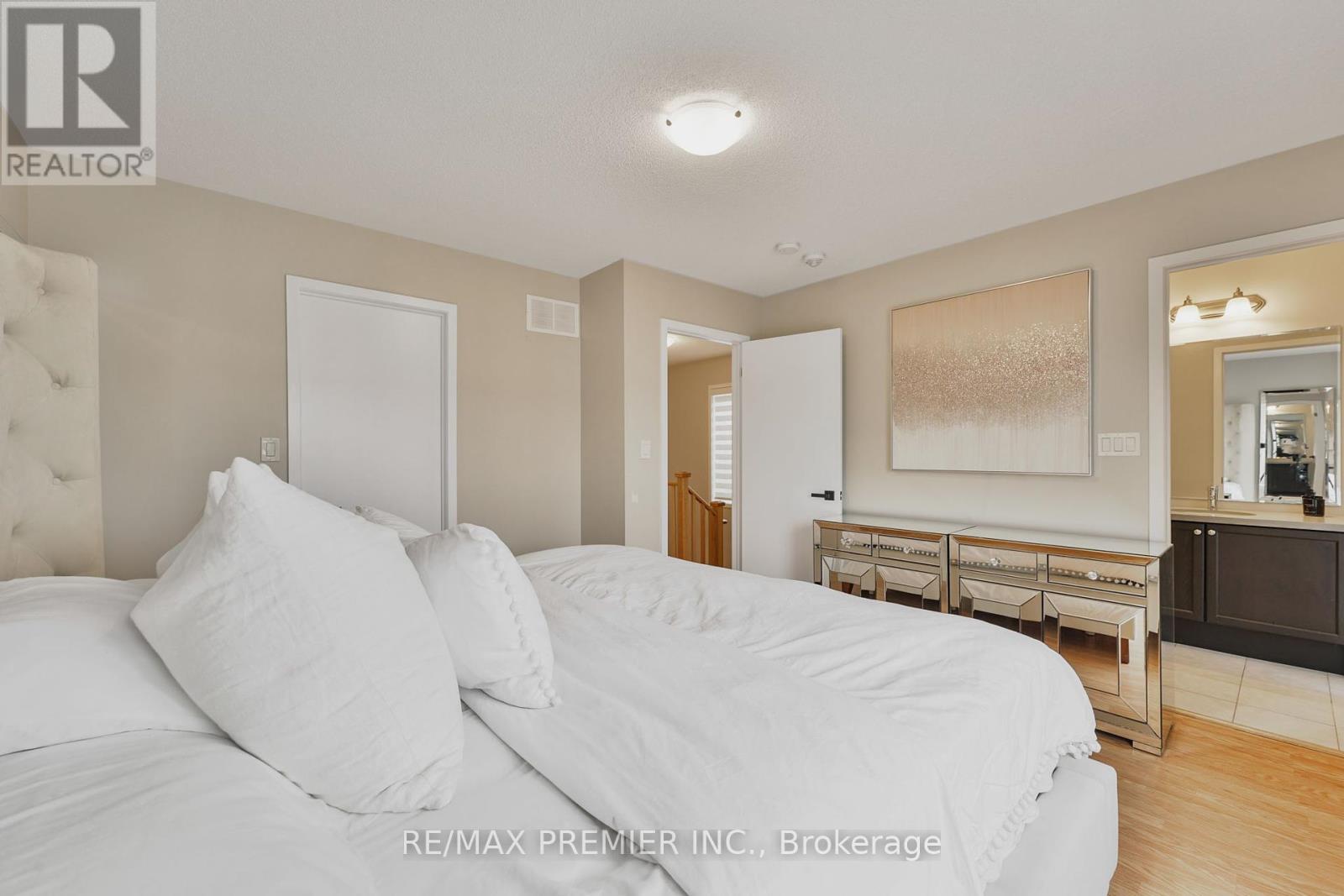 12 Heathrow Lane, Caledon, Ontario  L7E 4M4 - Photo 21 - W12350895