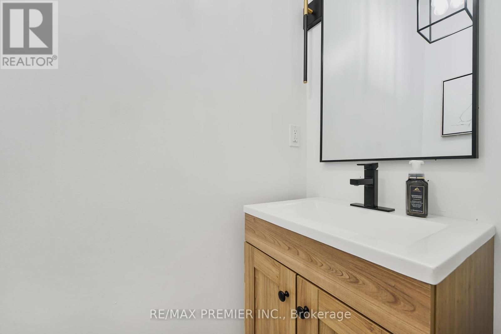 12 Heathrow Lane, Caledon, Ontario  L7E 4M4 - Photo 28 - W12350895