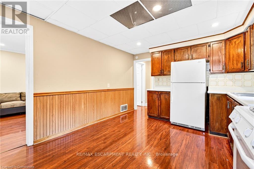 111 Leland Street, Hamilton, Ontario  L8S 3A3 - Photo 9 - X12350934