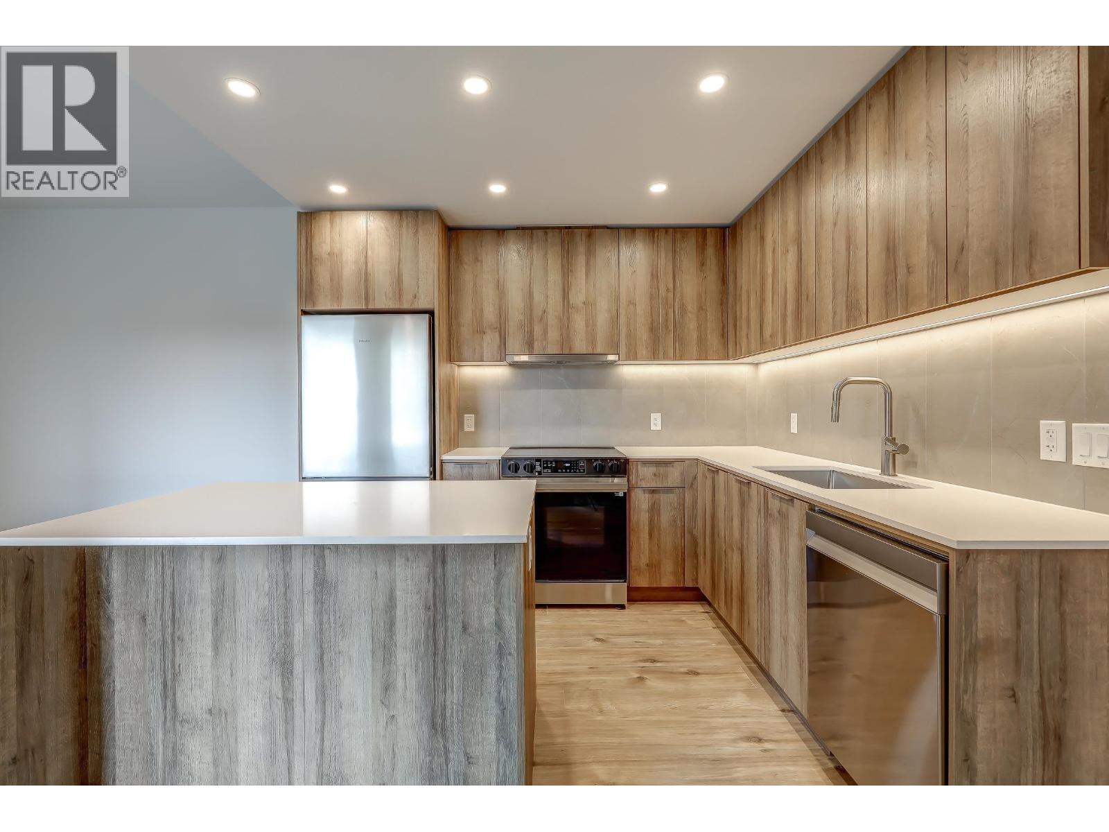 517 3594 Malsum Drive, North Vancouver, British Columbia  V7G 0B5 - Photo 3 - R3038035