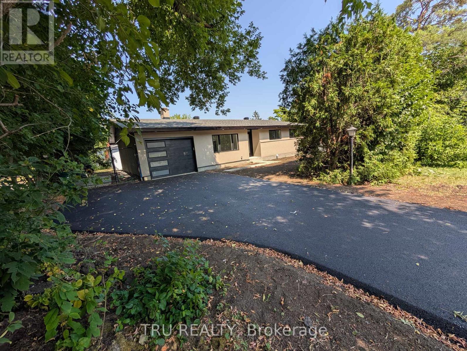 Property at 39 SUNNYCREST DRIVE image 1